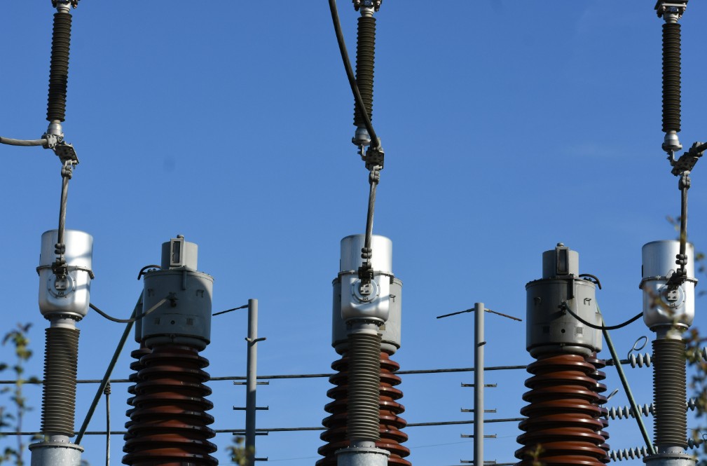 Illustration showing different types of high frequency current transformers
