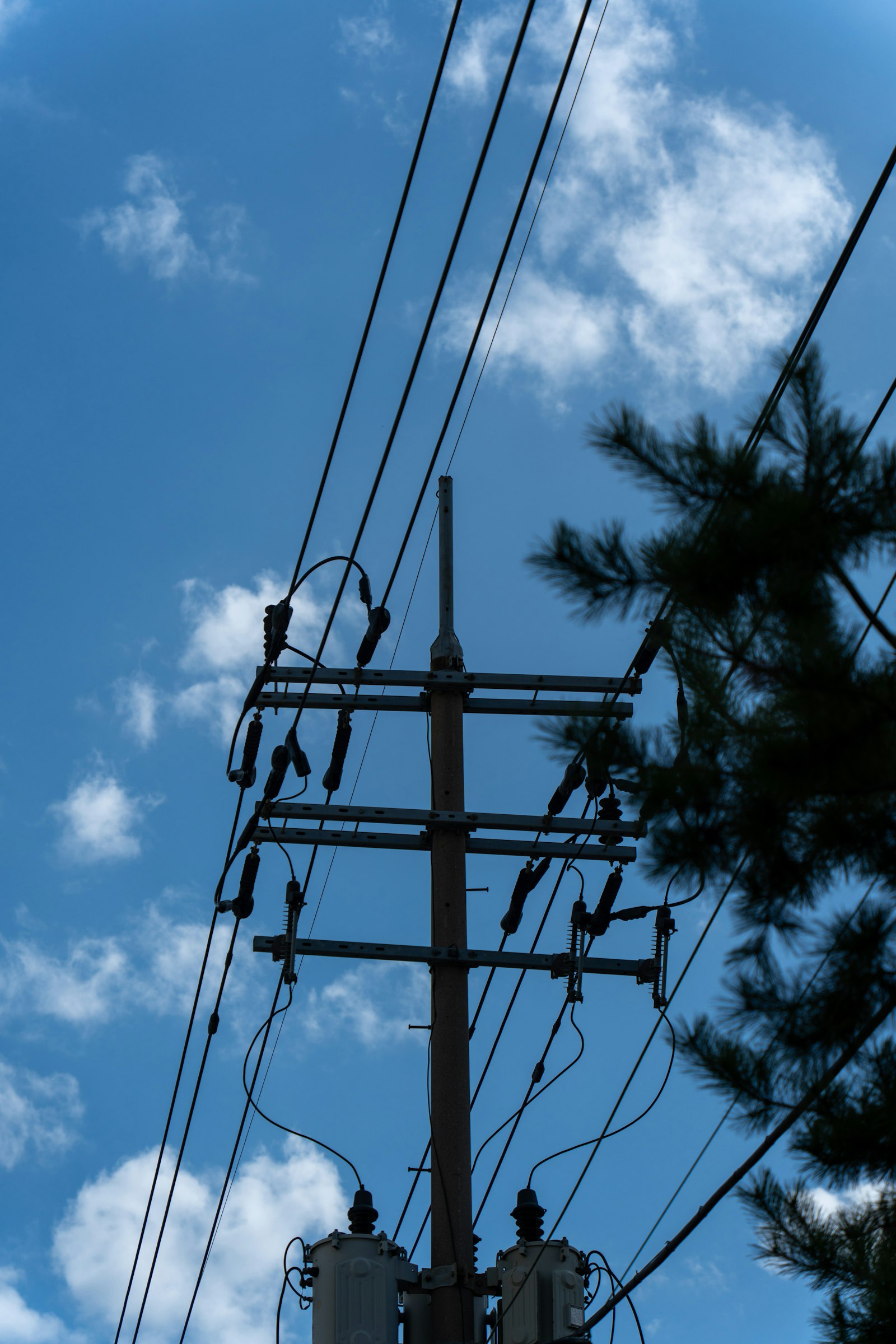 Power grid infrastructure supporting reliable supply