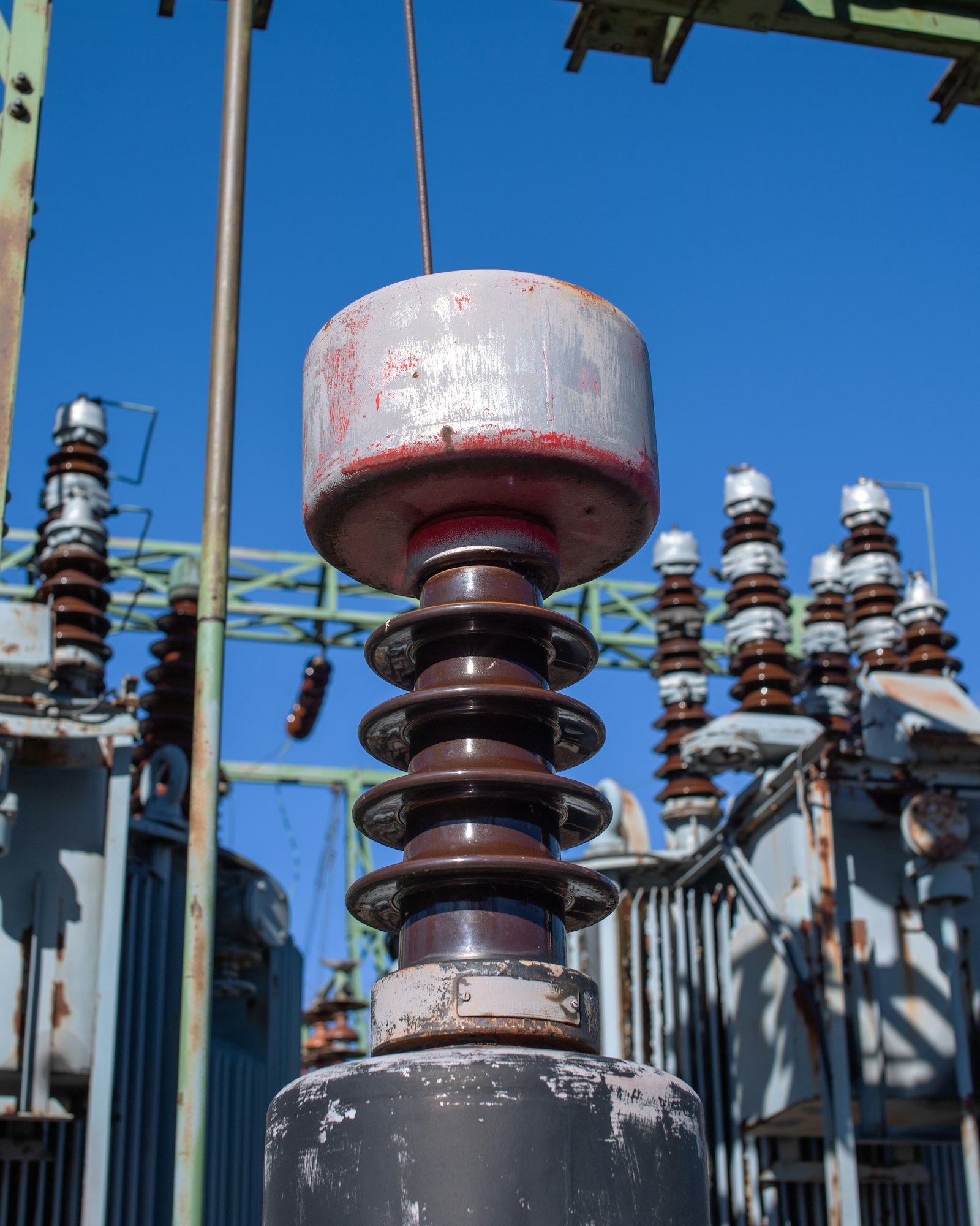 Electrical substation equipment for power distribution